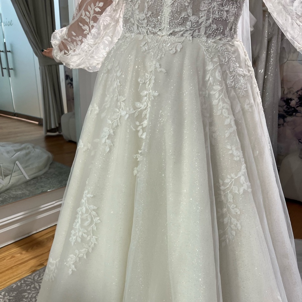 Wona Romance Dress Long Train Wedding - Picture 5 of 6